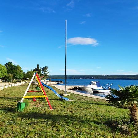 Villa Punta Blava - Beach Front, Ideal For Family Vacation With Kids, Large Terraces With Sea View, Internet, Netflix, No Pets Allowed Obrovac Exterior photo