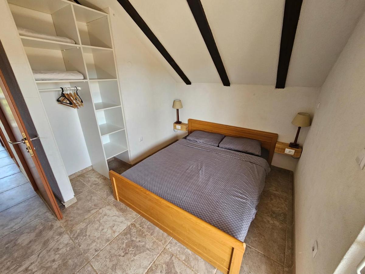Villa Punta Blava - Beach Front, Ideal For Family Vacation With Kids, Large Terraces With Sea View, Internet, Netflix, No Pets Allowed Obrovac Exterior photo