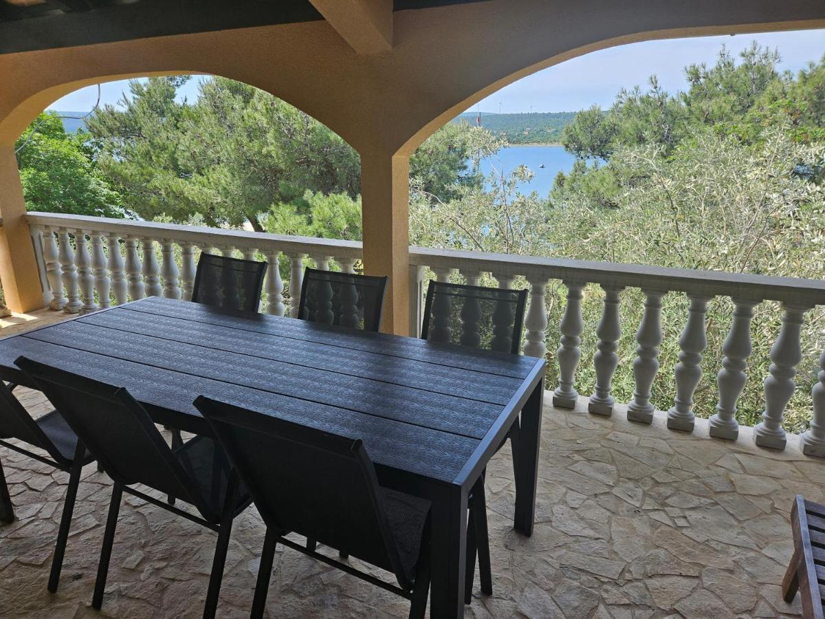 Villa Punta Blava - Beach Front, Ideal For Family Vacation With Kids, Large Terraces With Sea View, Internet, Netflix, No Pets Allowed Obrovac Exterior photo