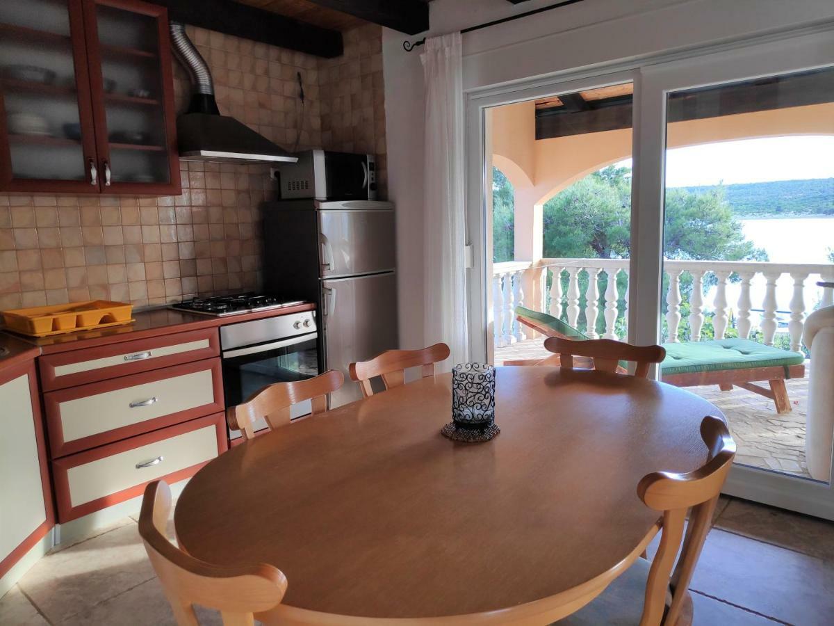 Villa Punta Blava - Beach Front, Ideal For Family Vacation With Kids, Large Terraces With Sea View, Internet, Netflix, No Pets Allowed Obrovac Exterior photo