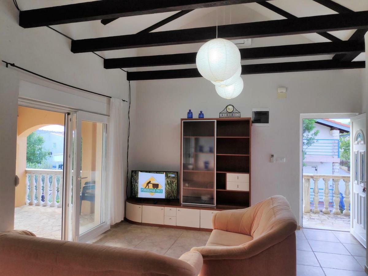 Villa Punta Blava - Beach Front, Ideal For Family Vacation With Kids, Large Terraces With Sea View, Internet, Netflix, No Pets Allowed Obrovac Exterior photo
