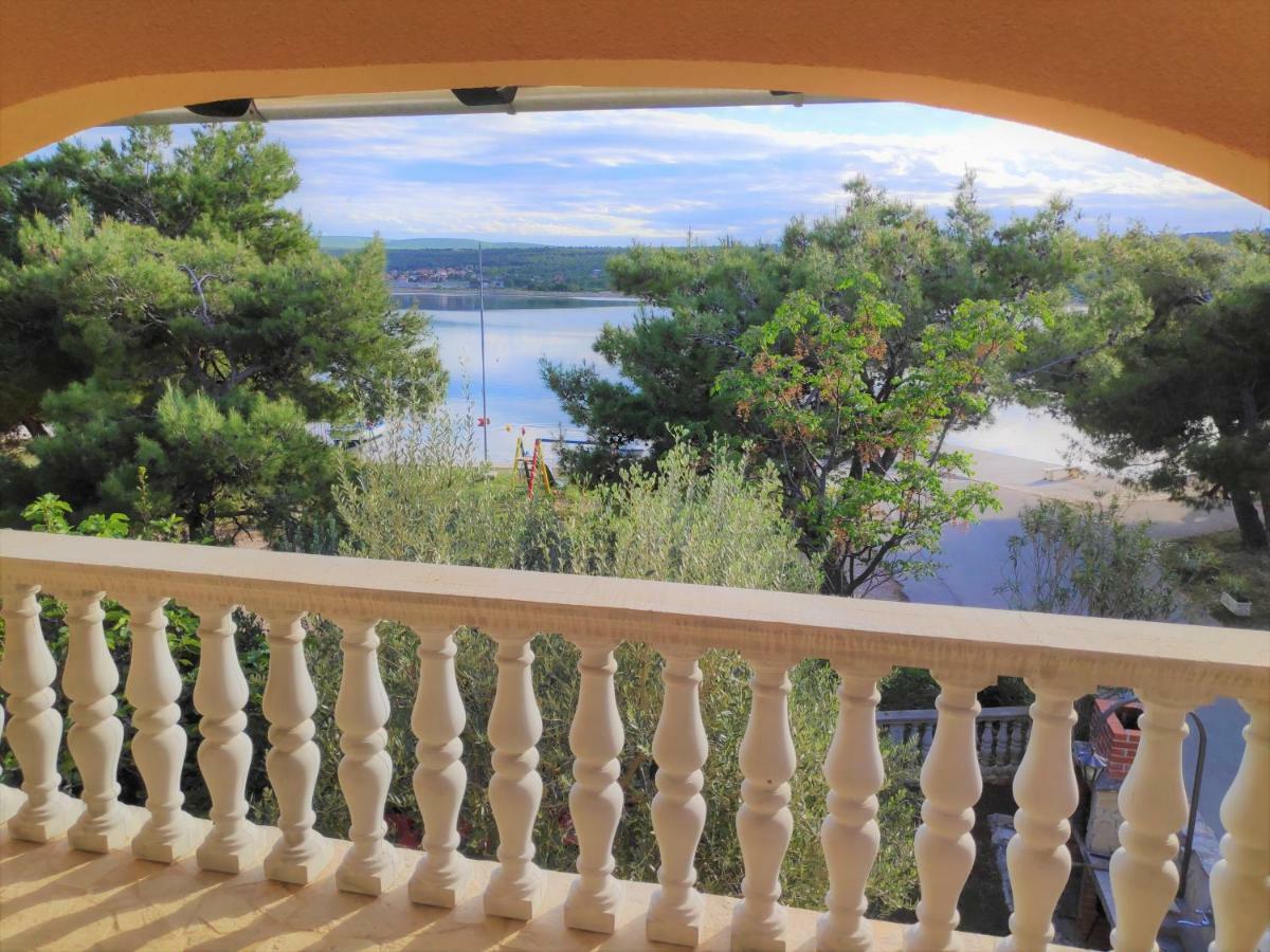 Villa Punta Blava - Beach Front, Ideal For Family Vacation With Kids, Large Terraces With Sea View, Internet, Netflix, No Pets Allowed Obrovac Exterior photo