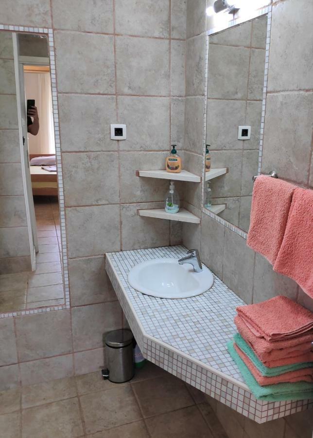 Villa Punta Blava - Beach Front, Ideal For Family Vacation With Kids, Large Terraces With Sea View, Internet, Netflix, No Pets Allowed Obrovac Exterior photo