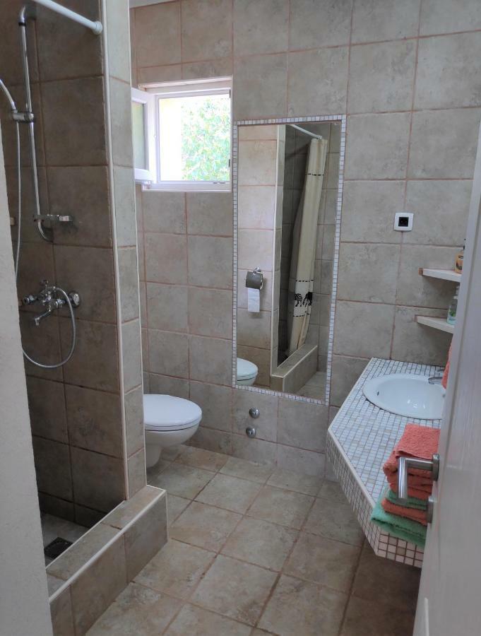 Villa Punta Blava - Beach Front, Ideal For Family Vacation With Kids, Large Terraces With Sea View, Internet, Netflix, No Pets Allowed Obrovac Exterior photo