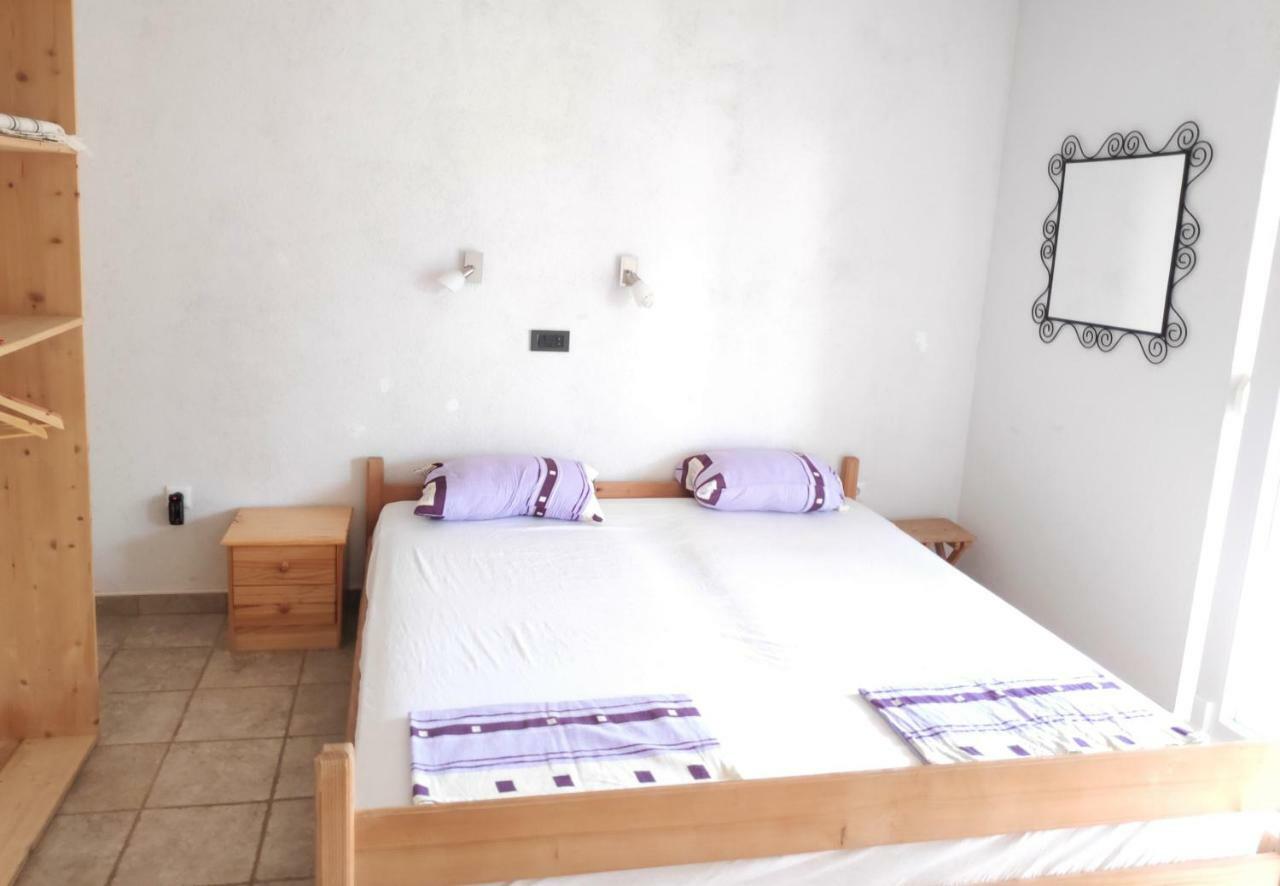 Villa Punta Blava - Beach Front, Ideal For Family Vacation With Kids, Large Terraces With Sea View, Internet, Netflix, No Pets Allowed Obrovac Exterior photo