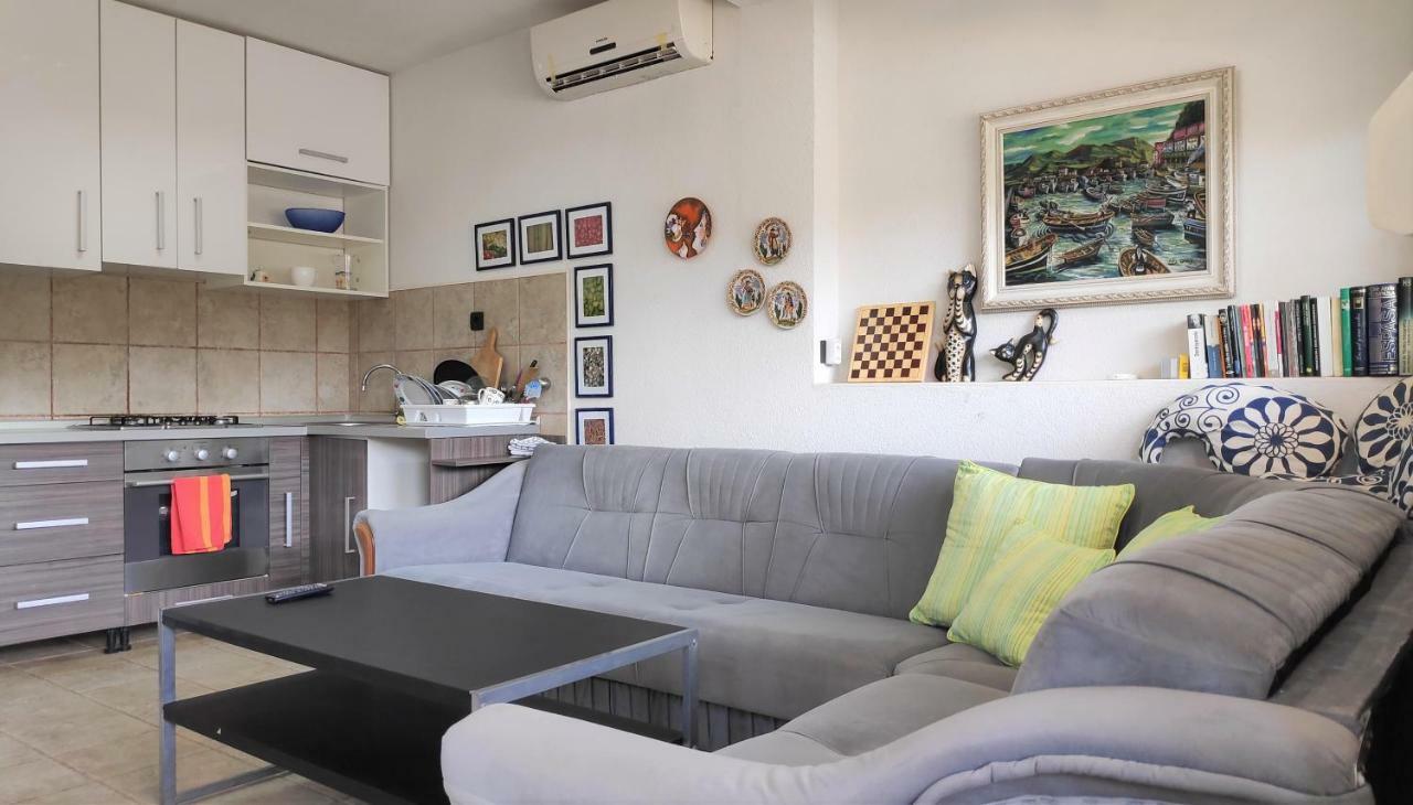 Villa Punta Blava - Beach Front, Ideal For Family Vacation With Kids, Large Terraces With Sea View, Internet, Netflix, No Pets Allowed Obrovac Exterior photo
