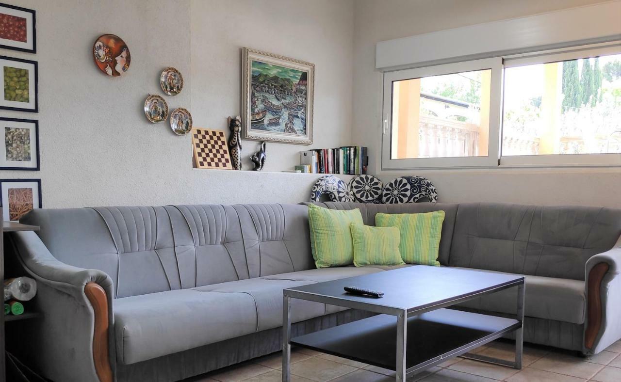 Villa Punta Blava - Beach Front, Ideal For Family Vacation With Kids, Large Terraces With Sea View, Internet, Netflix, No Pets Allowed Obrovac Exterior photo