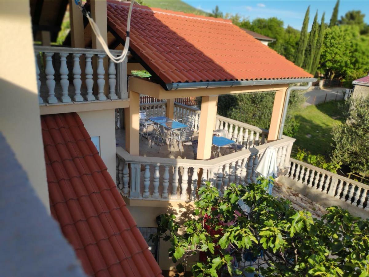 Villa Punta Blava - Beach Front, Ideal For Family Vacation With Kids, Large Terraces With Sea View, Internet, Netflix, No Pets Allowed Obrovac Exterior photo