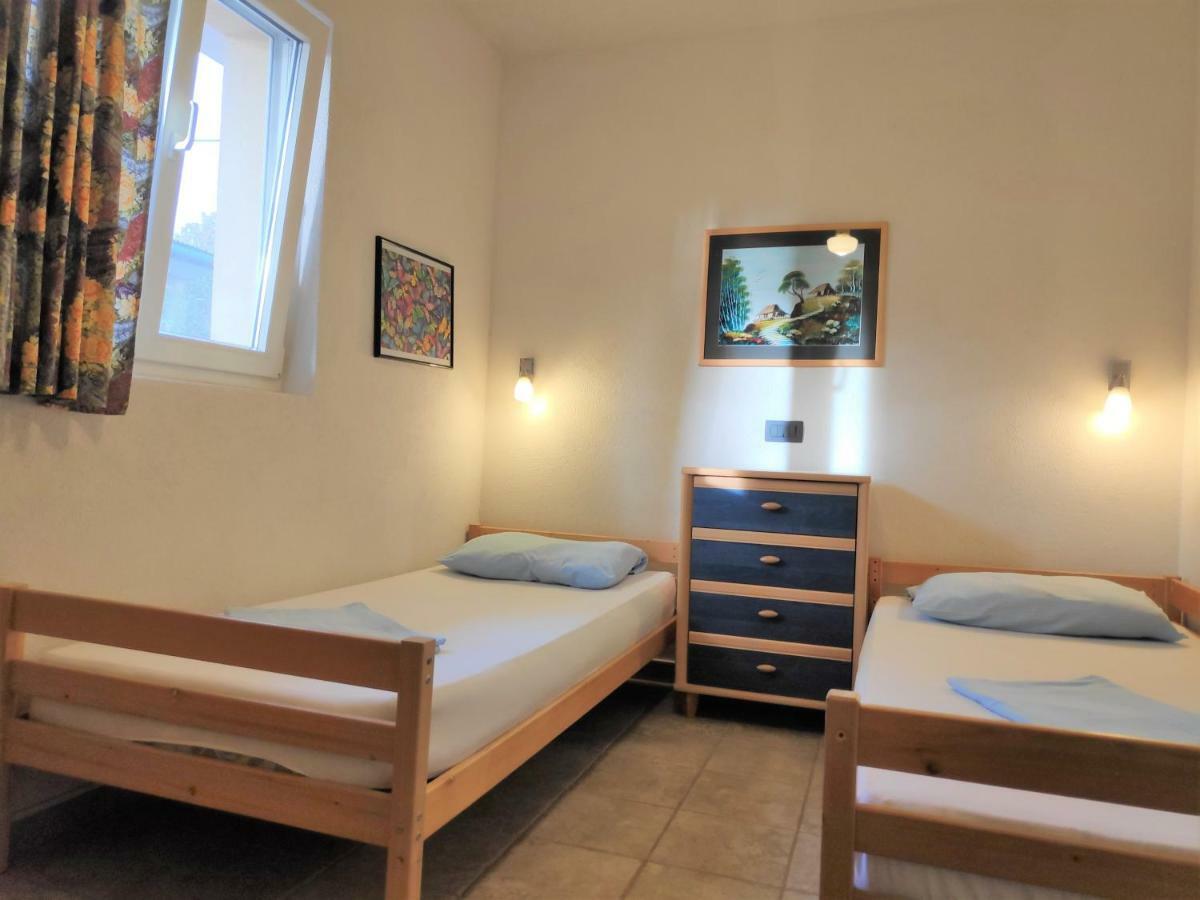 Villa Punta Blava - Beach Front, Ideal For Family Vacation With Kids, Large Terraces With Sea View, Internet, Netflix, No Pets Allowed Obrovac Exterior photo