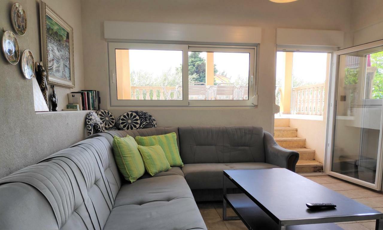 Villa Punta Blava - Beach Front, Ideal For Family Vacation With Kids, Large Terraces With Sea View, Internet, Netflix, No Pets Allowed Obrovac Exterior photo