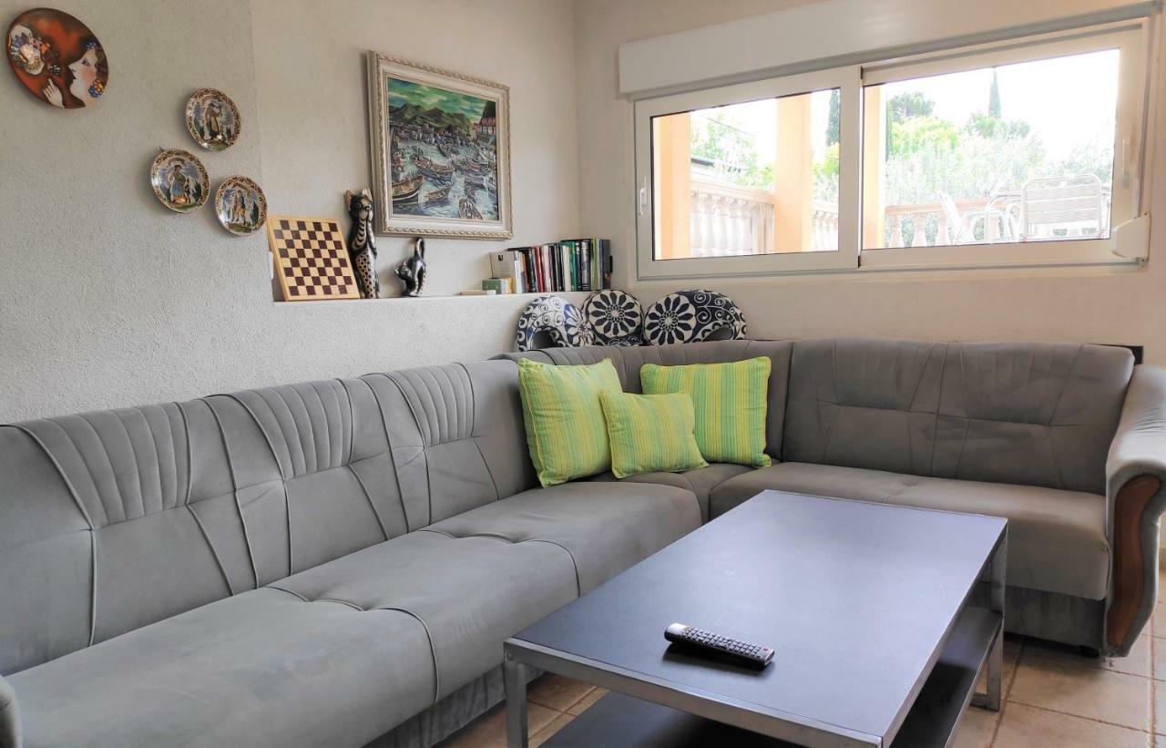 Villa Punta Blava - Beach Front, Ideal For Family Vacation With Kids, Large Terraces With Sea View, Internet, Netflix, No Pets Allowed Obrovac Exterior photo