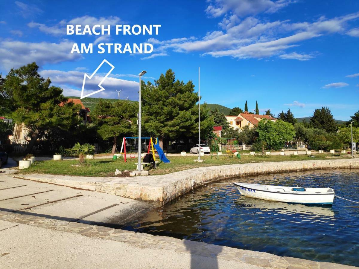 Villa Punta Blava - Beach Front, Ideal For Family Vacation With Kids, Large Terraces With Sea View, Internet, Netflix, No Pets Allowed Obrovac Exterior photo