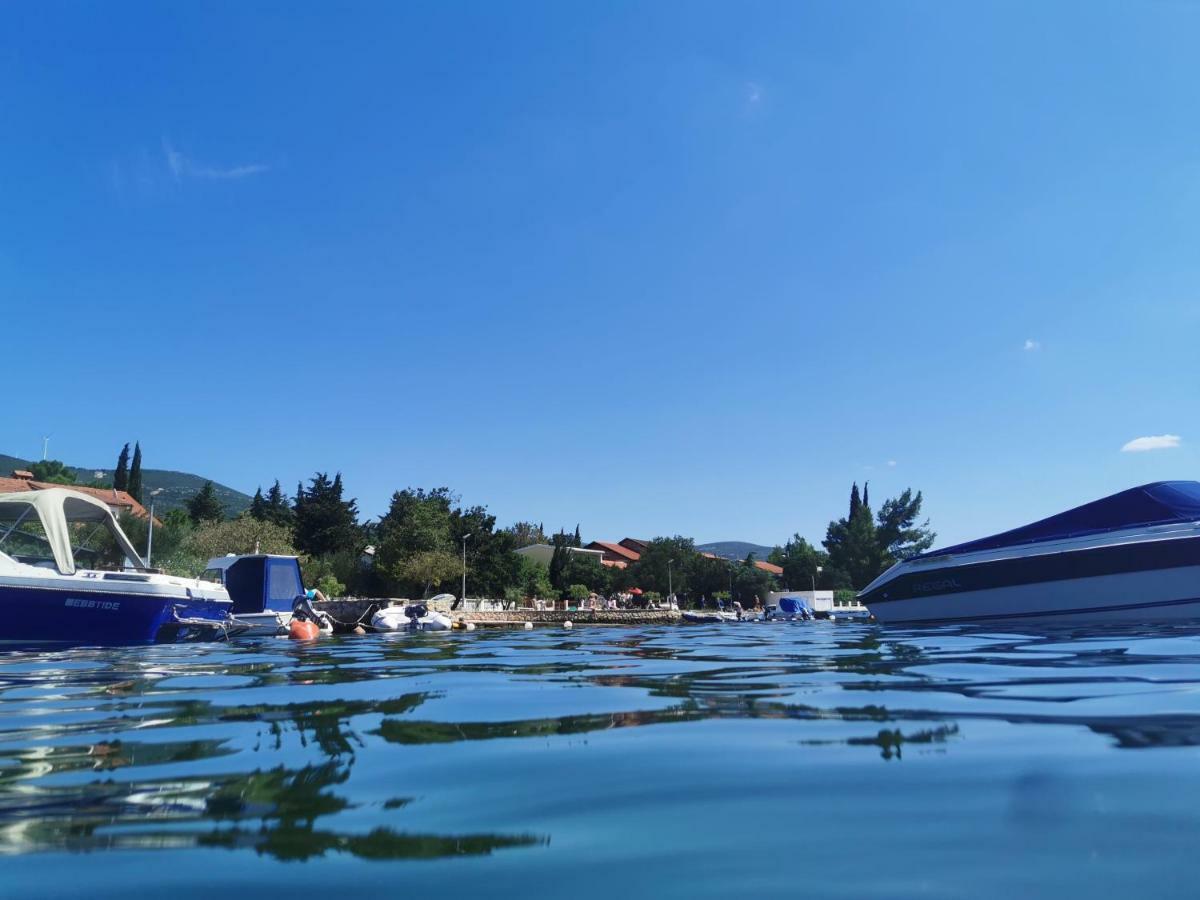 Villa Punta Blava - Beach Front, Ideal For Family Vacation With Kids, Large Terraces With Sea View, Internet, Netflix, No Pets Allowed Obrovac Exterior photo
