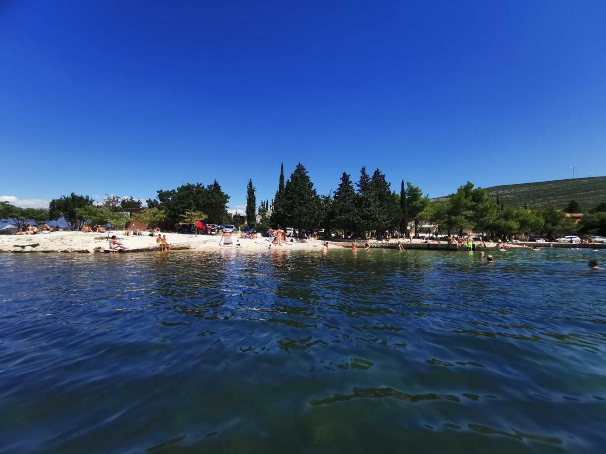 Villa Punta Blava - Beach Front, Ideal For Family Vacation With Kids, Large Terraces With Sea View, Internet, Netflix, No Pets Allowed Obrovac Exterior photo
