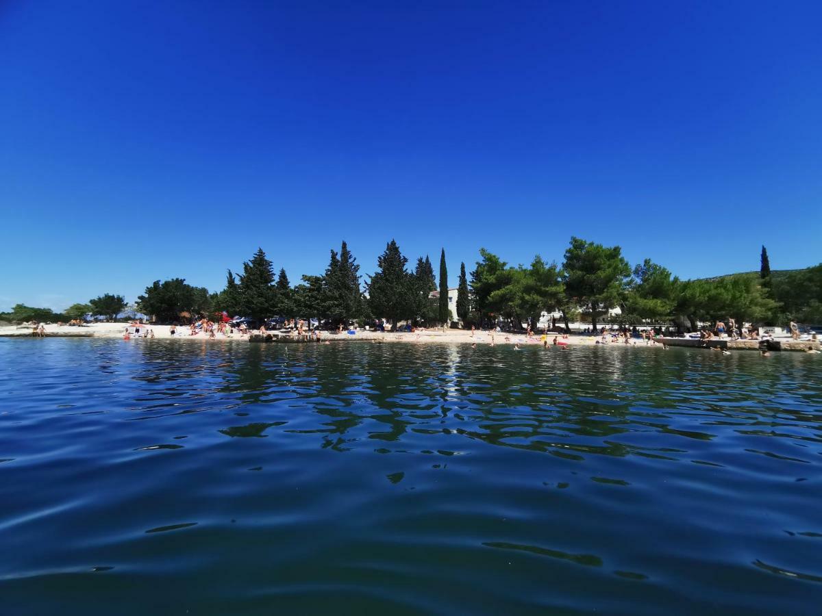 Villa Punta Blava - Beach Front, Ideal For Family Vacation With Kids, Large Terraces With Sea View, Internet, Netflix, No Pets Allowed Obrovac Exterior photo