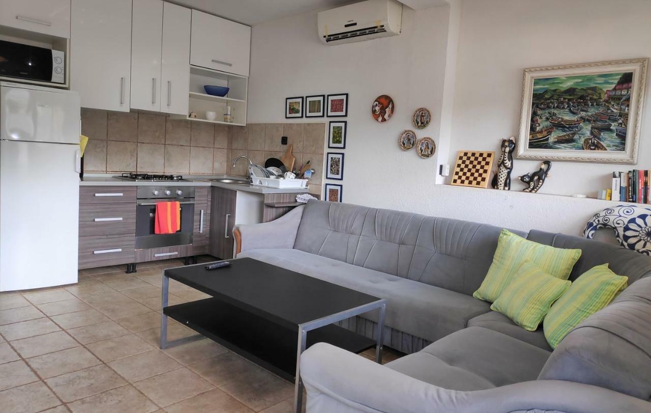 Villa Punta Blava - Beach Front, Ideal For Family Vacation With Kids, Large Terraces With Sea View, Internet, Netflix, No Pets Allowed Obrovac Exterior photo