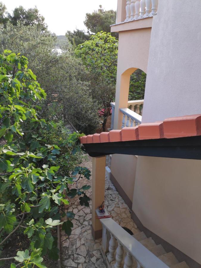 Villa Punta Blava - Beach Front, Ideal For Family Vacation With Kids, Large Terraces With Sea View, Internet, Netflix, No Pets Allowed Obrovac Exterior photo